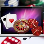 How can you set realistic goals and expectations when playing online slot games?