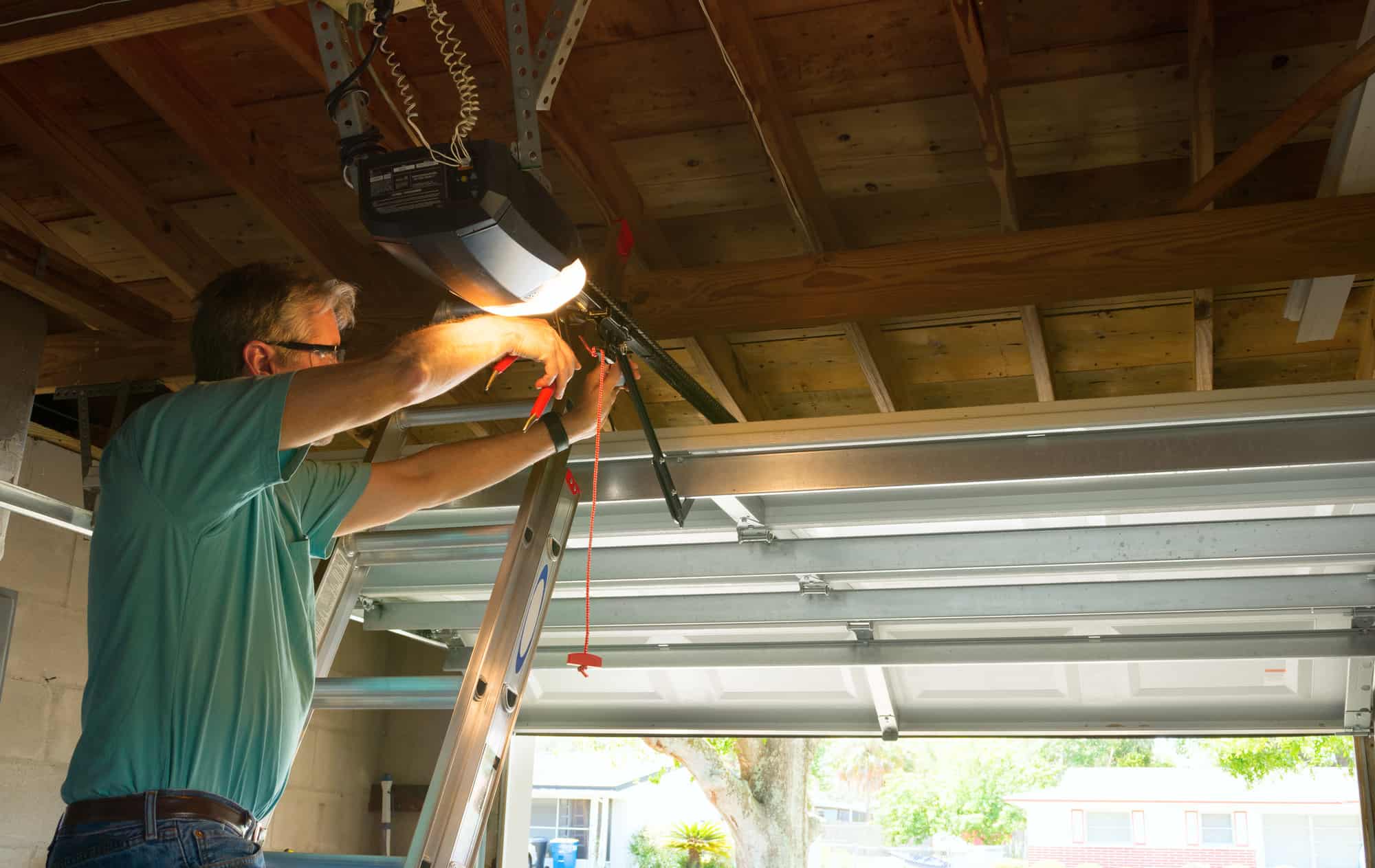 Top 7 Signs You Need Immediate Garage Door Repair